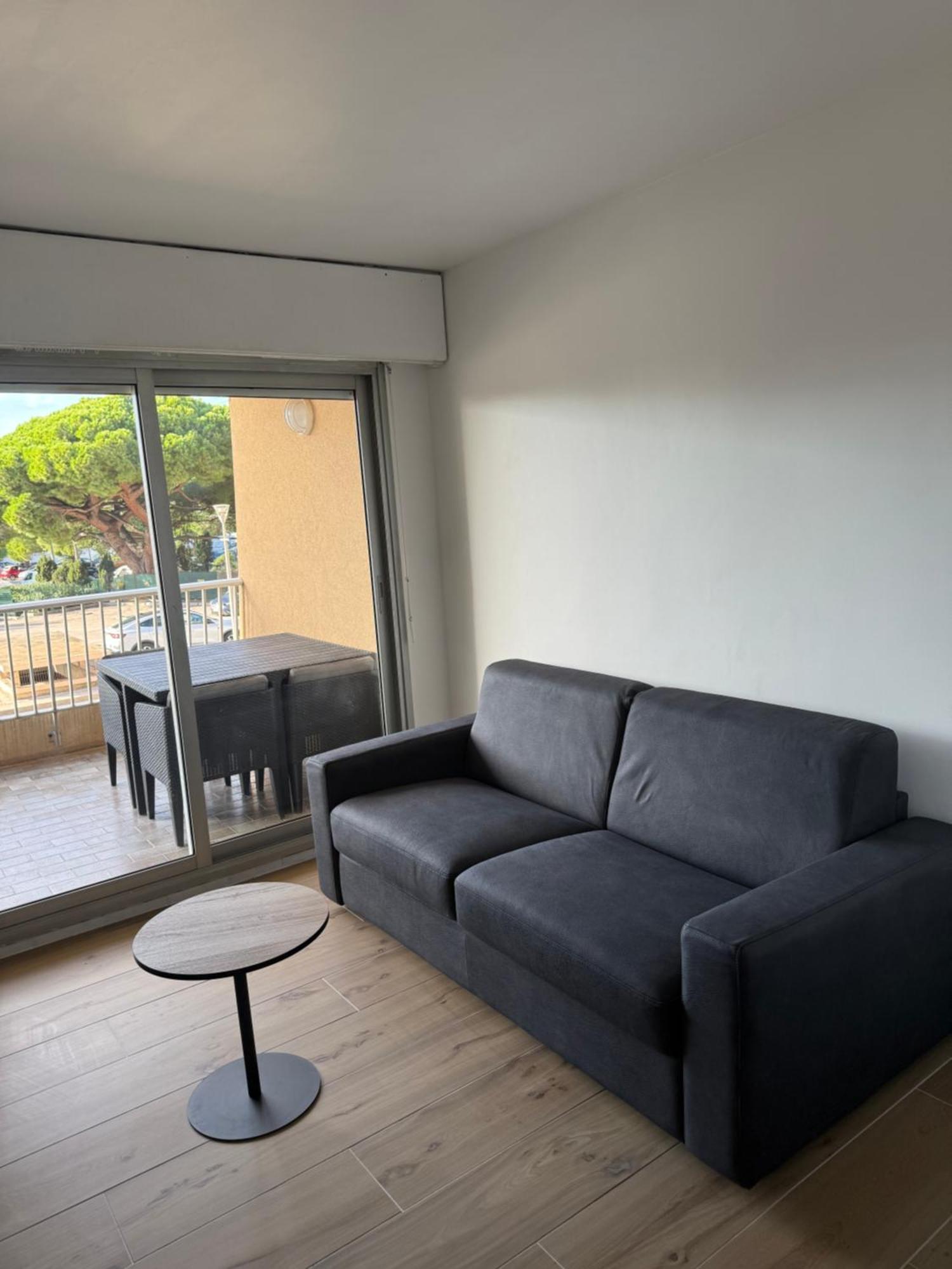 Super Studio Climatise Sur Le Port De Hyeres Apartment Exterior photo